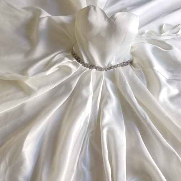 NEW Sweetheart Ball Gown Sateen wedding dress - Picture 2 of 8